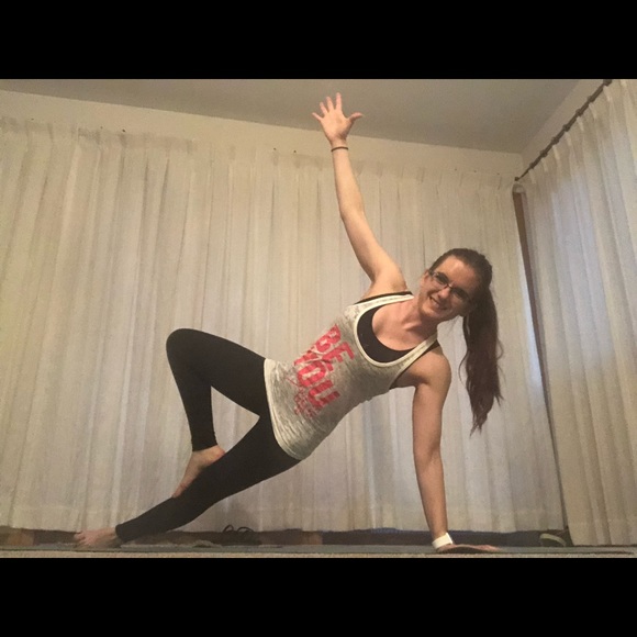 Meet your Posher, Amanda - Picture 3 of 5